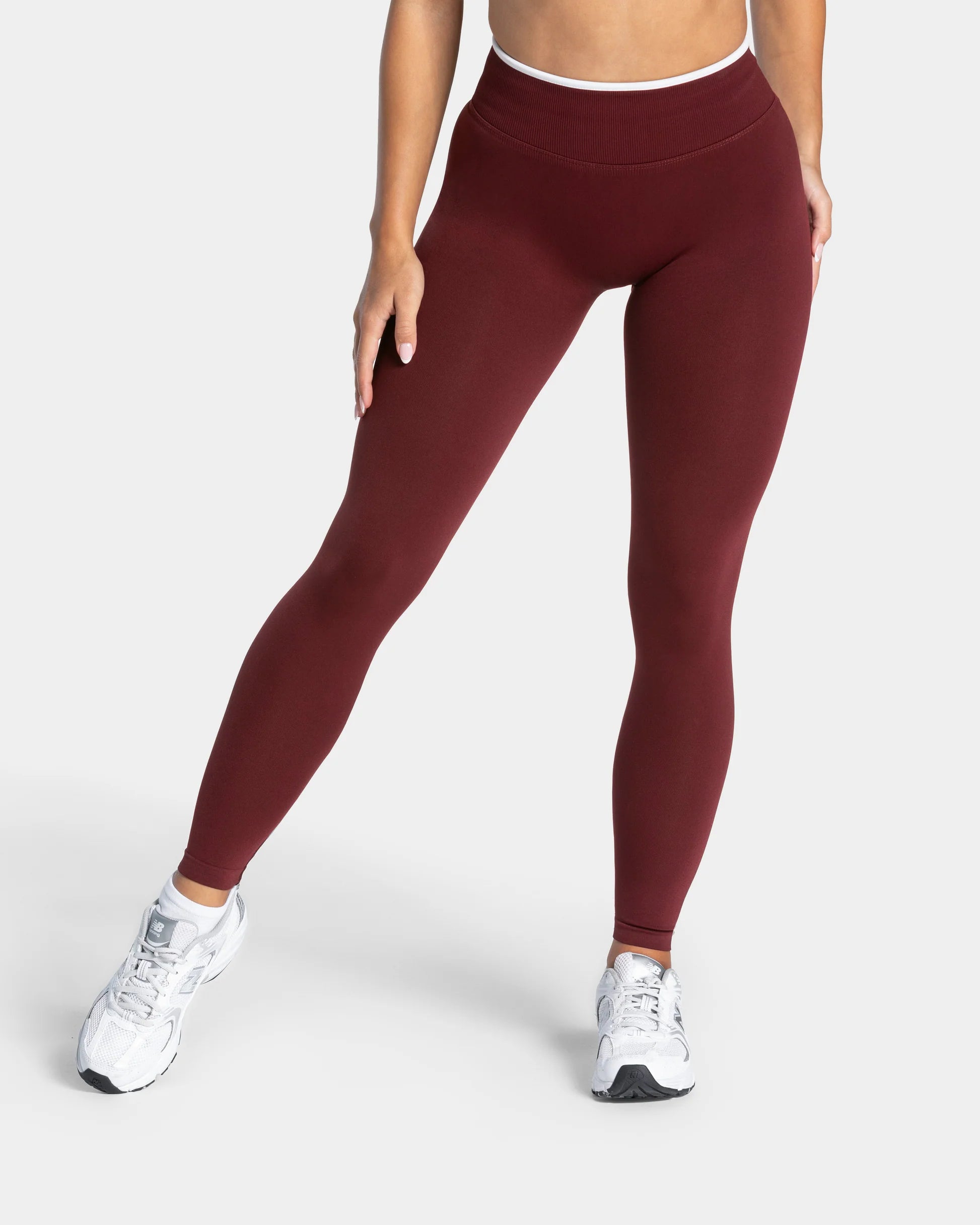 Elara Activewear Set Bordeaux